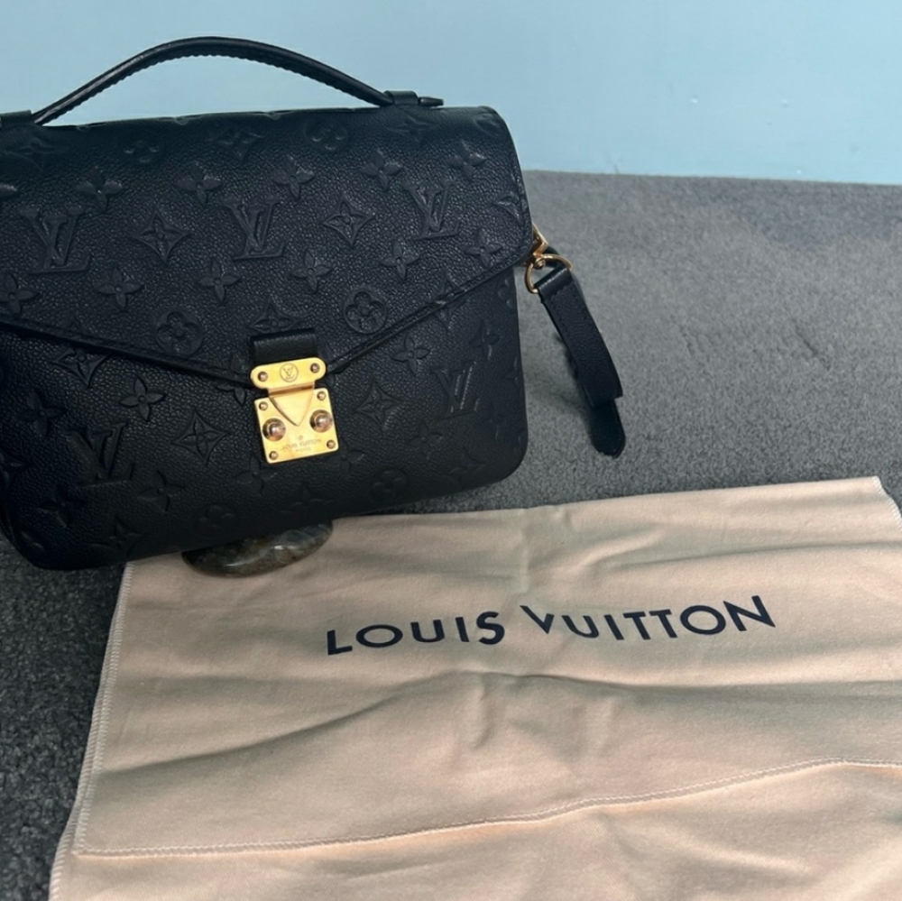 Louis Vuitton Pochette Metis
